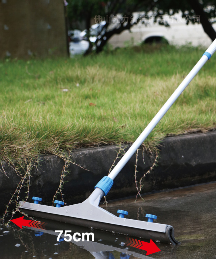 一到下雨天,院子里面總積水,施達多功能推水扒幫到您